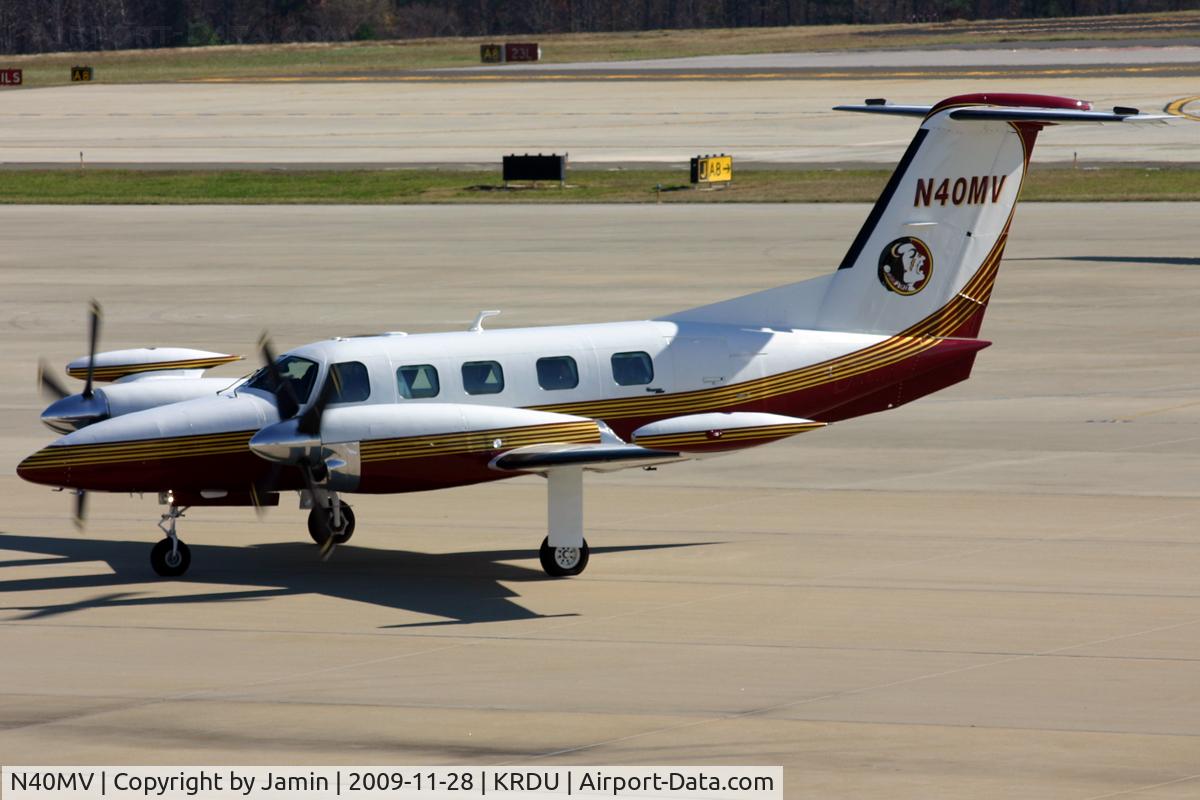 N40MV, 1985 Piper PA-42-1000 Cheyenne IV C/N 42-5527029, Stopping in for a quick turnaround.