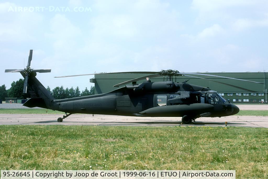 95-26645, 1995 Sikorsky UH-60L Black Hawk C/N 70-2170, Two USAr Black Hawks were visiting Gütersloh during our stay at the AAC baracks.