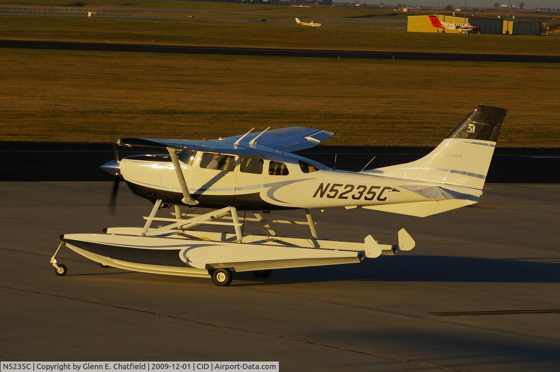 N5235C, 2009 Cessna 206H Stationair C/N 20608319, Early morning, taxiing to Runway 13