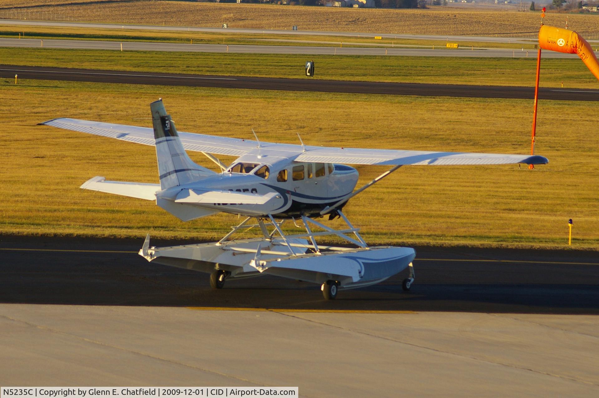 N5235C, 2009 Cessna 206H Stationair C/N 20608319, Early morning, taxiing to Runway 13