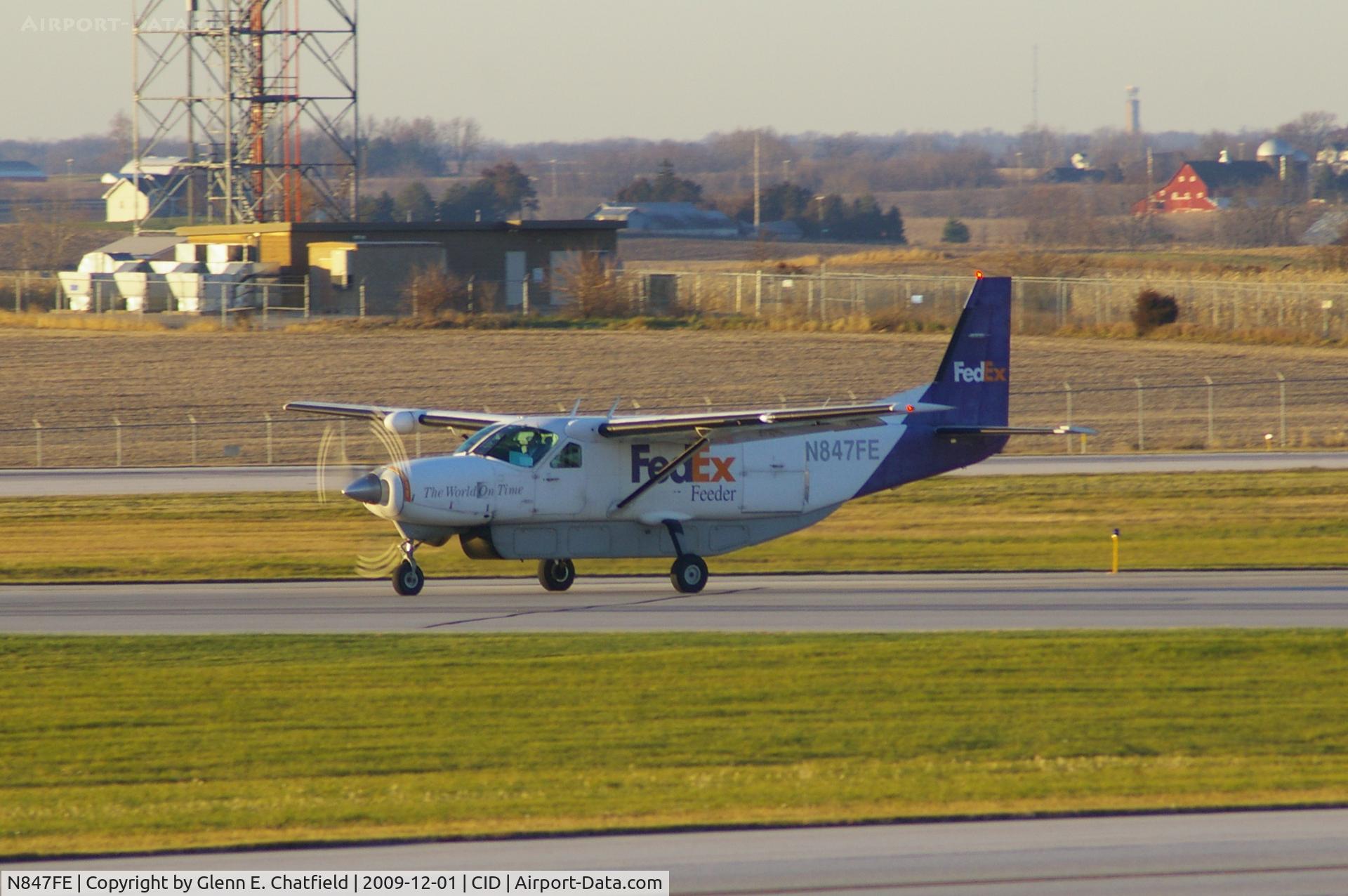 N847FE, 1989 Cessna 208B C/N 208B0156, Taxiing on Alpha to Runway 27