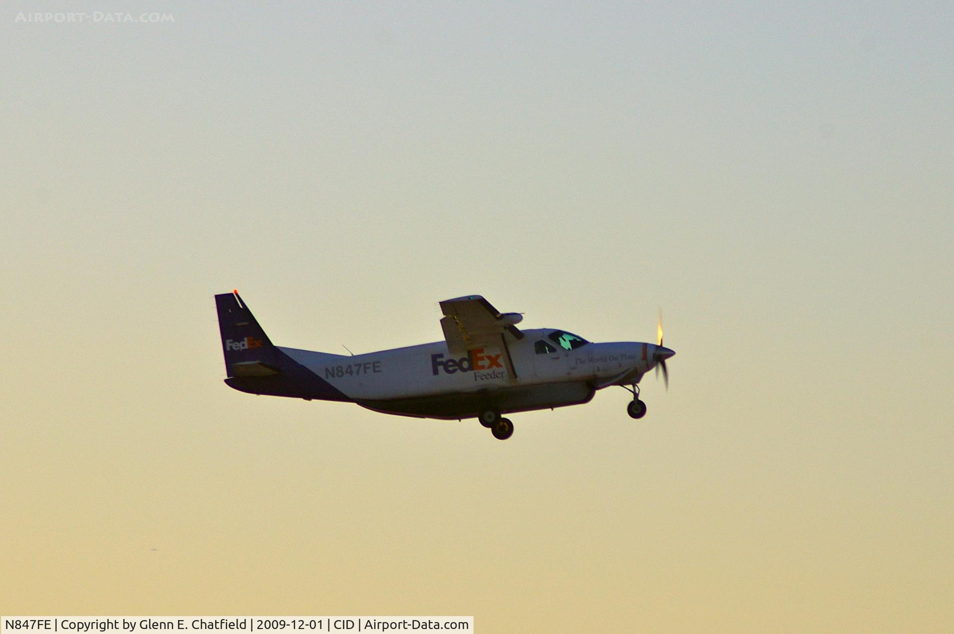 N847FE, 1989 Cessna 208B C/N 208B0156, Departing Runway 27