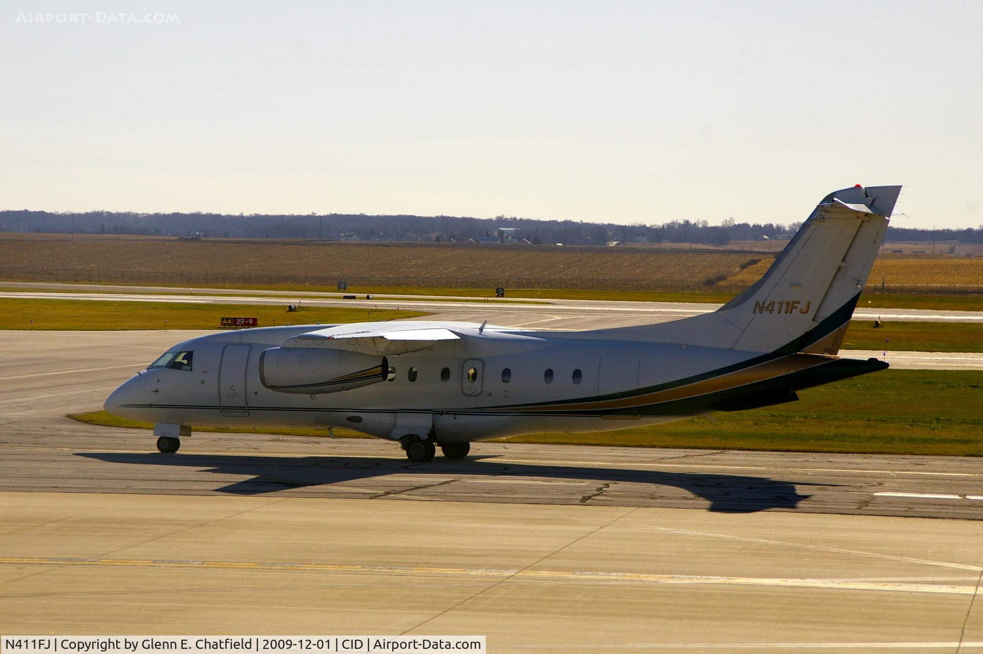 N411FJ, 2000 Fairchild Dornier 328-300 328JET C/N 3166, Taxiing for Runway 27 departure