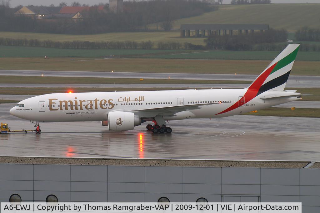 A6-EWJ, 2009 Boeing 777-21H/LR C/N 35590, Emirates Boeing 777-200