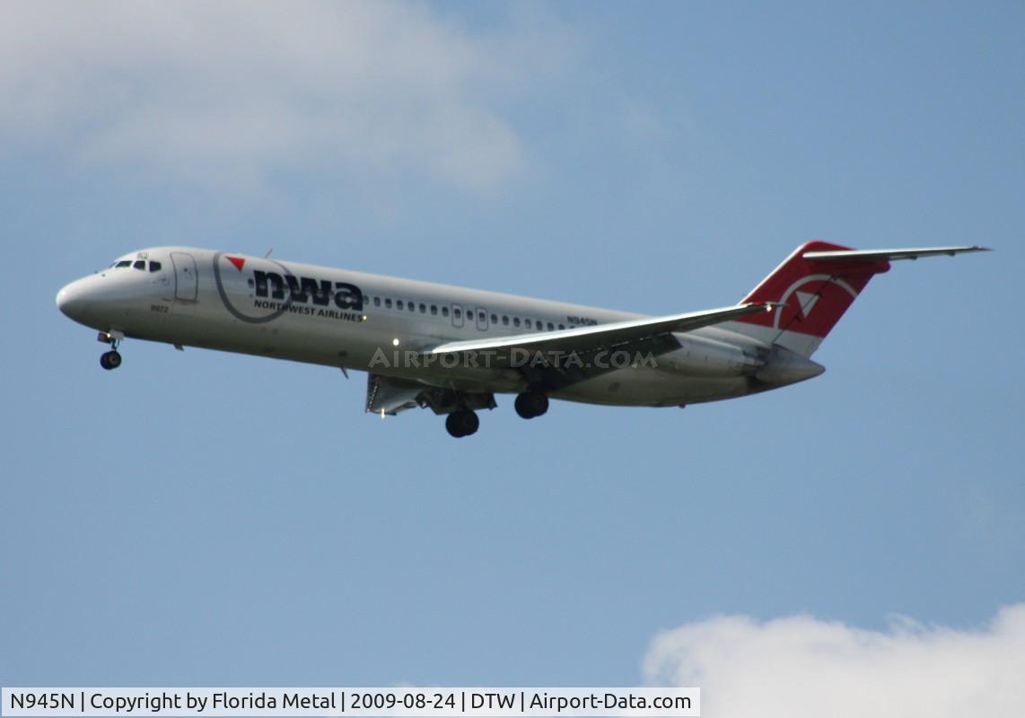 N945N, 1975 McDonnell Douglas DC-9-32 C/N 47664, Northwest DC-9-32