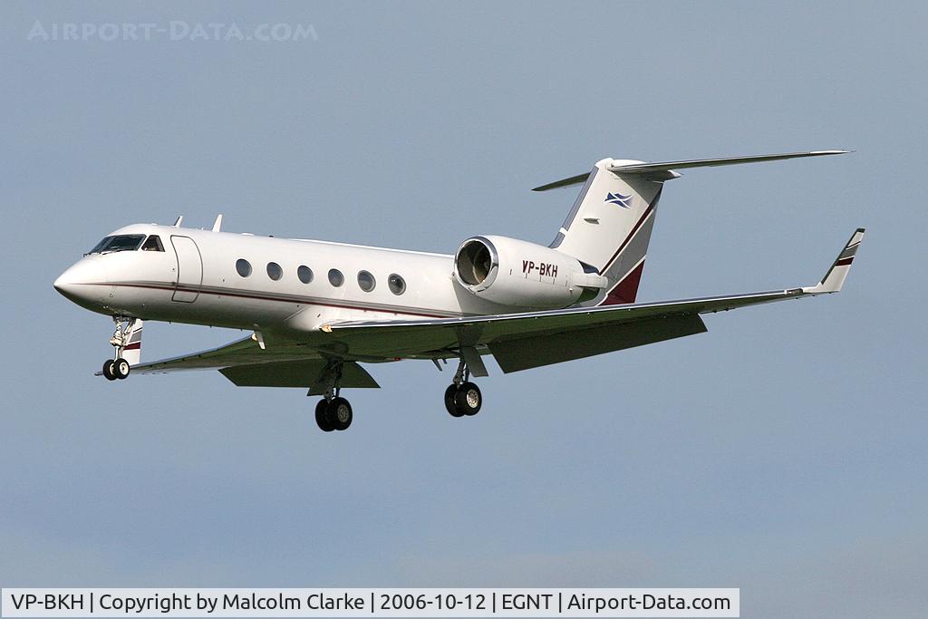 VP-BKH, 1987 Gulfstream G-IV C/N 1029, Gulfstream Aerospace G-IV Gulfstream IV on approach to rwy 25 at Newcastle Airport, IK.