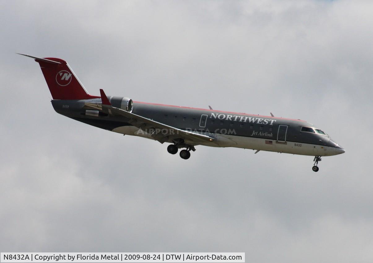 N8432A, 2000 Canadair CRJ-200LR (CL-600-2B19) C/N 7432, Northwest Airlink CRJ-200