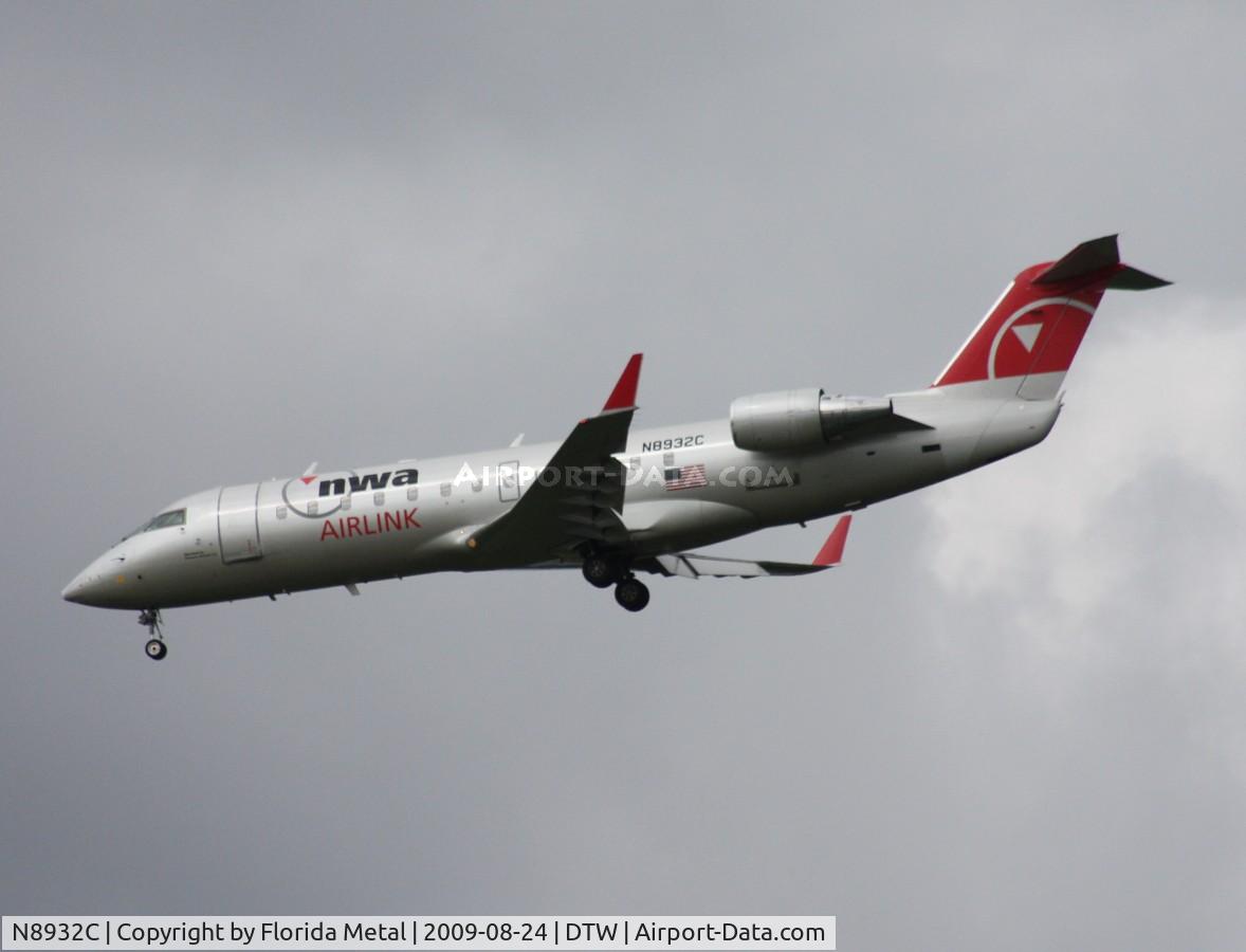 N8932C, 2004 Bombardier CRJ-200 (CL-600-2B19) C/N 7932, Northwest CRJ-200