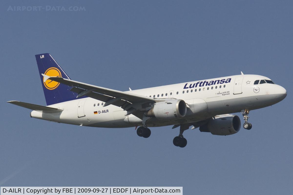 D-AILR, 1997 Airbus A319-114 C/N 723, short final RW07R