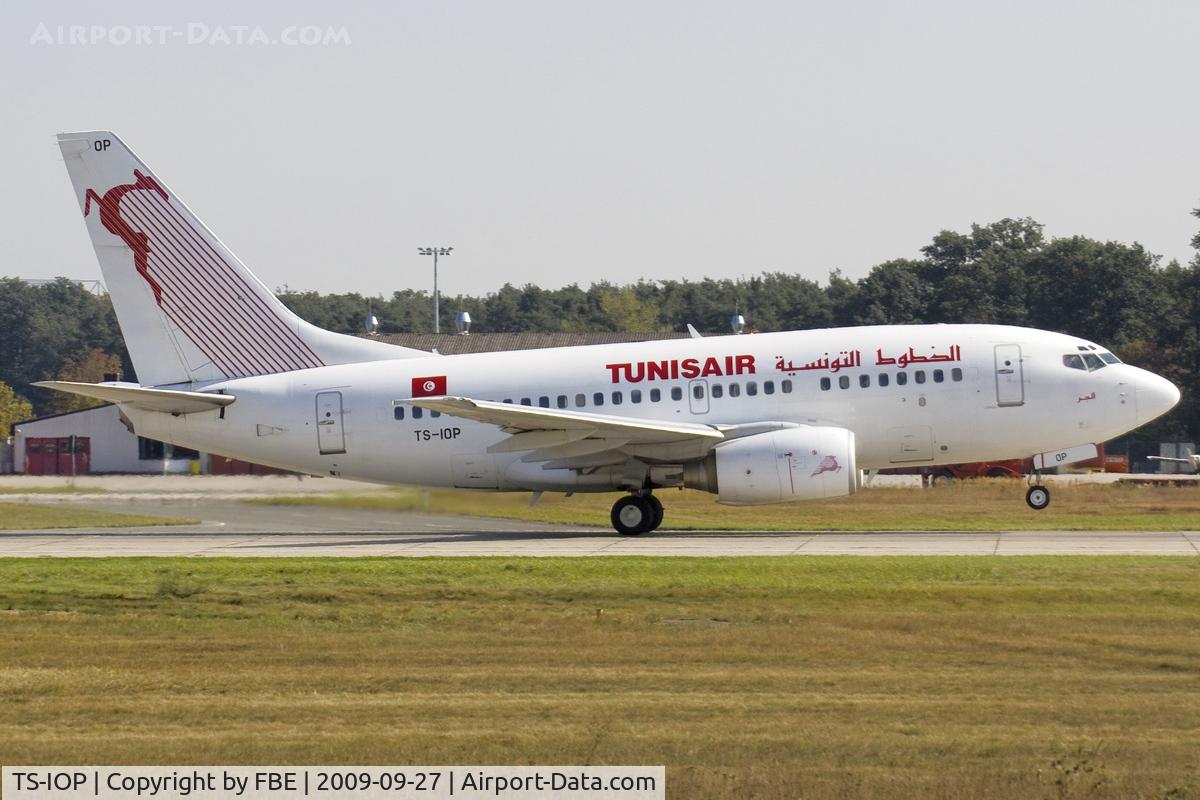 TS-IOP, 2000 Boeing 737-6H3 C/N 29500, Tunisair 737-600 rotates while departing EDDF via RW18W