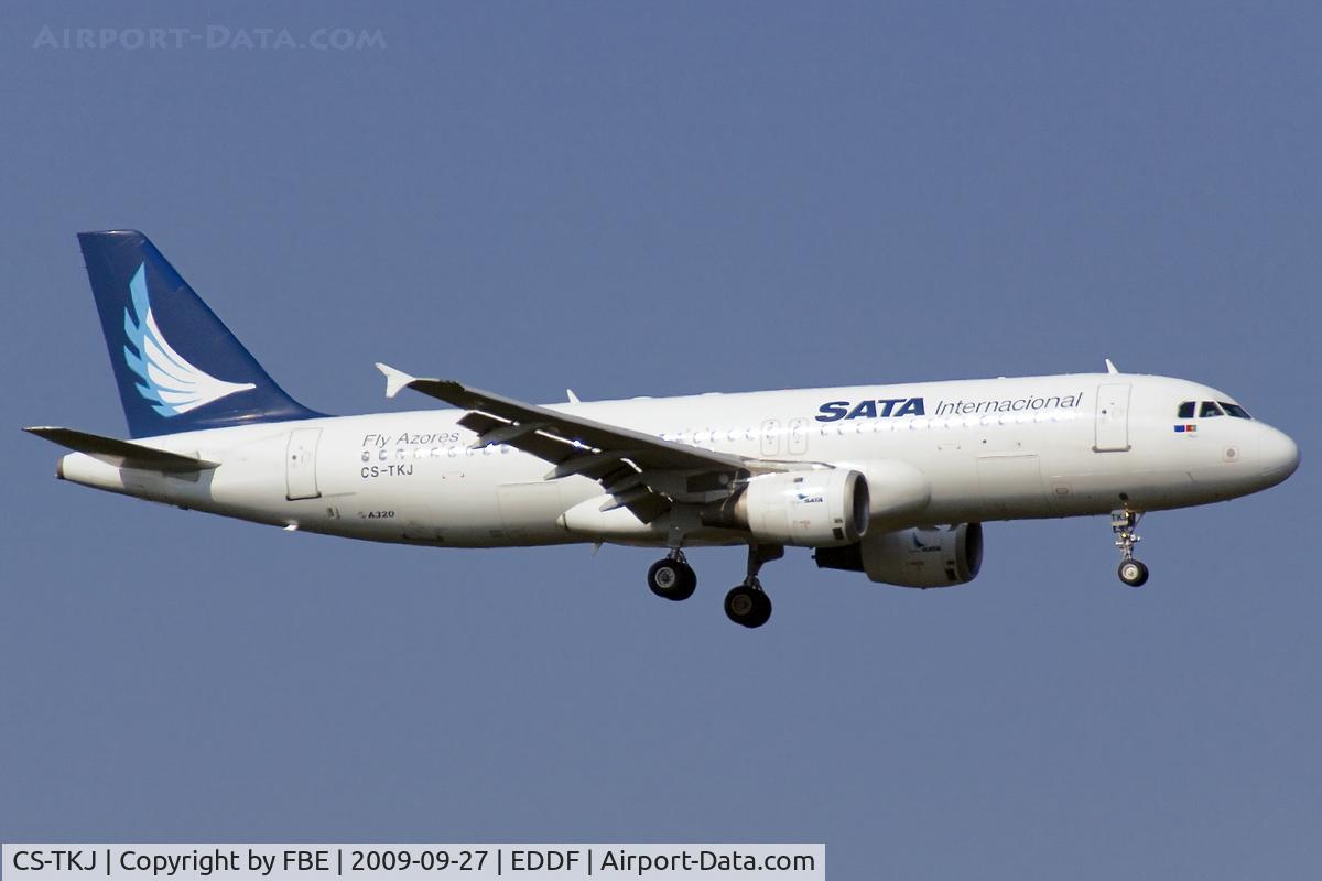 CS-TKJ, 1998 Airbus A320-212 C/N 795, SATA Internacional A320 short final RW07R