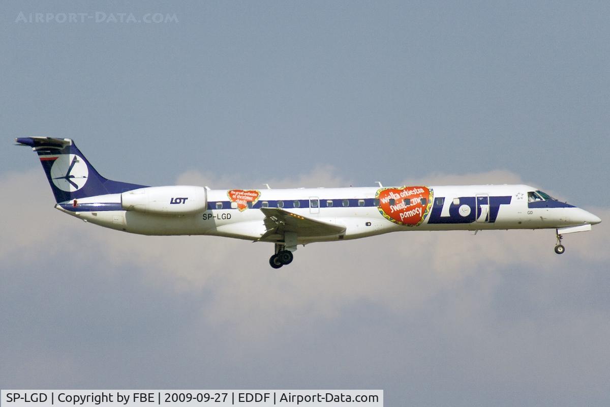 SP-LGD, 2000 Embraer EMB-145EP (ERJ-145EP) C/N 145244, short final RW07R
