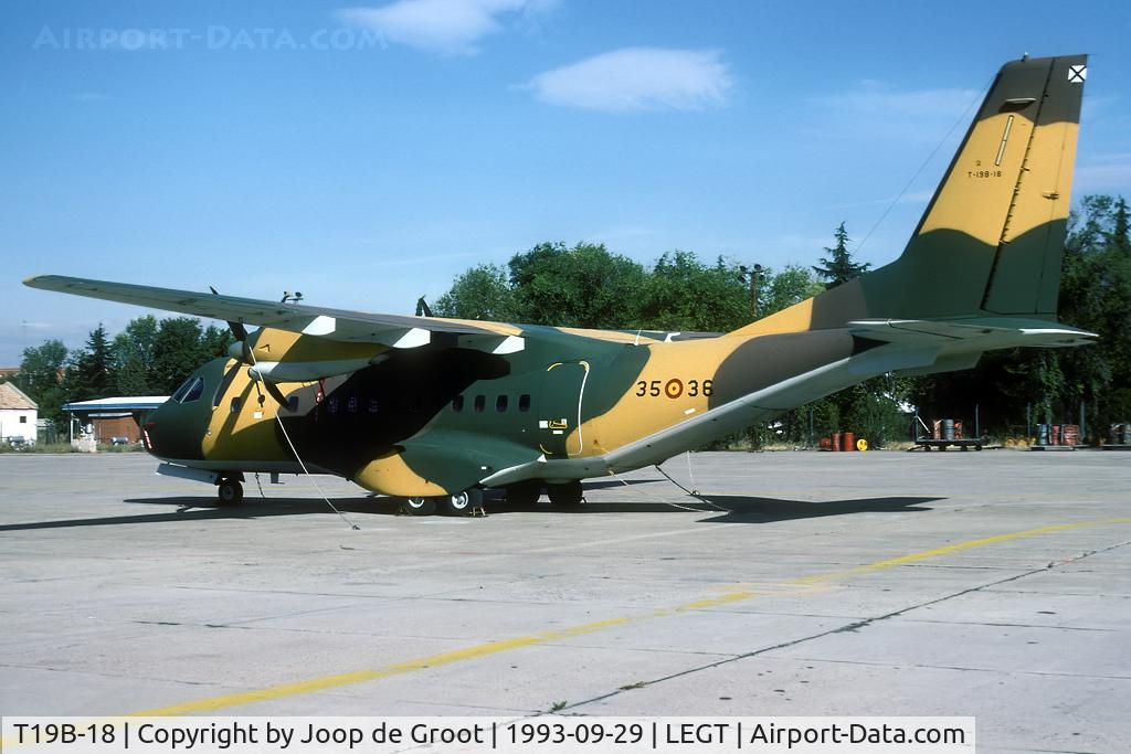 T19B-18, 1993 Airtech CN-235-100M C/N C075, Grupo 35 flightline