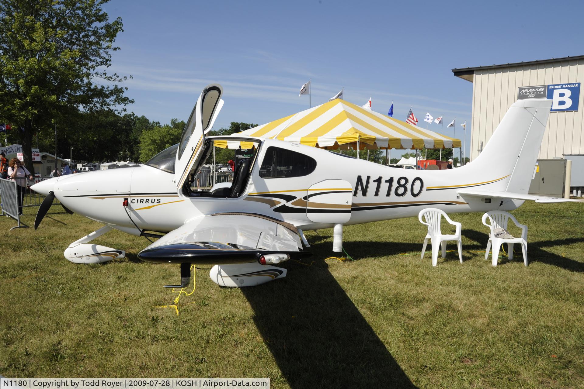 N1180, 2005 Cirrus SR20 C/N 1576, EAA AIRVENTURE 2009