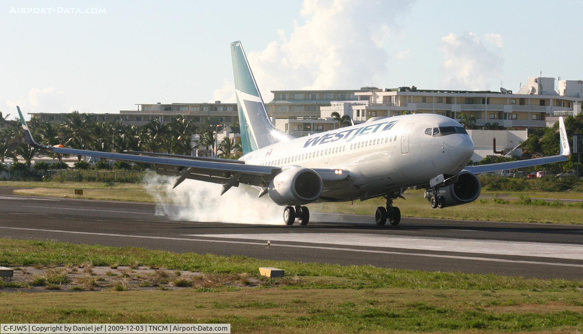 C-FJWS, 2001 Boeing 737-76N C/N 28651, Canjet landing at TNCM