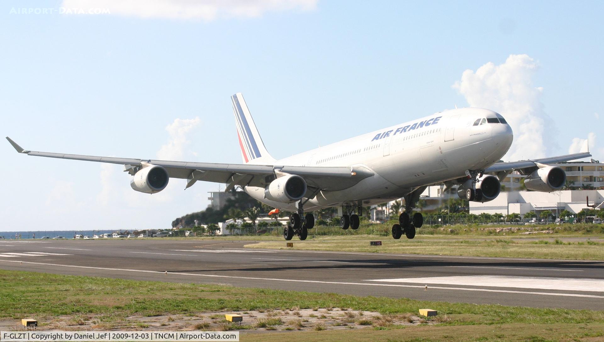F-GLZT, 2000 Airbus A340-313X C/N 319, Airfrance Landing at St Maarten