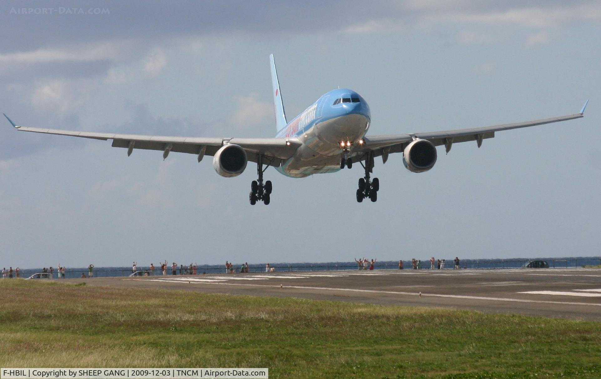 F-HBIL, 2000 Airbus A330-243 C/N 320, Corsair just over Maho beach on the glid to the runway