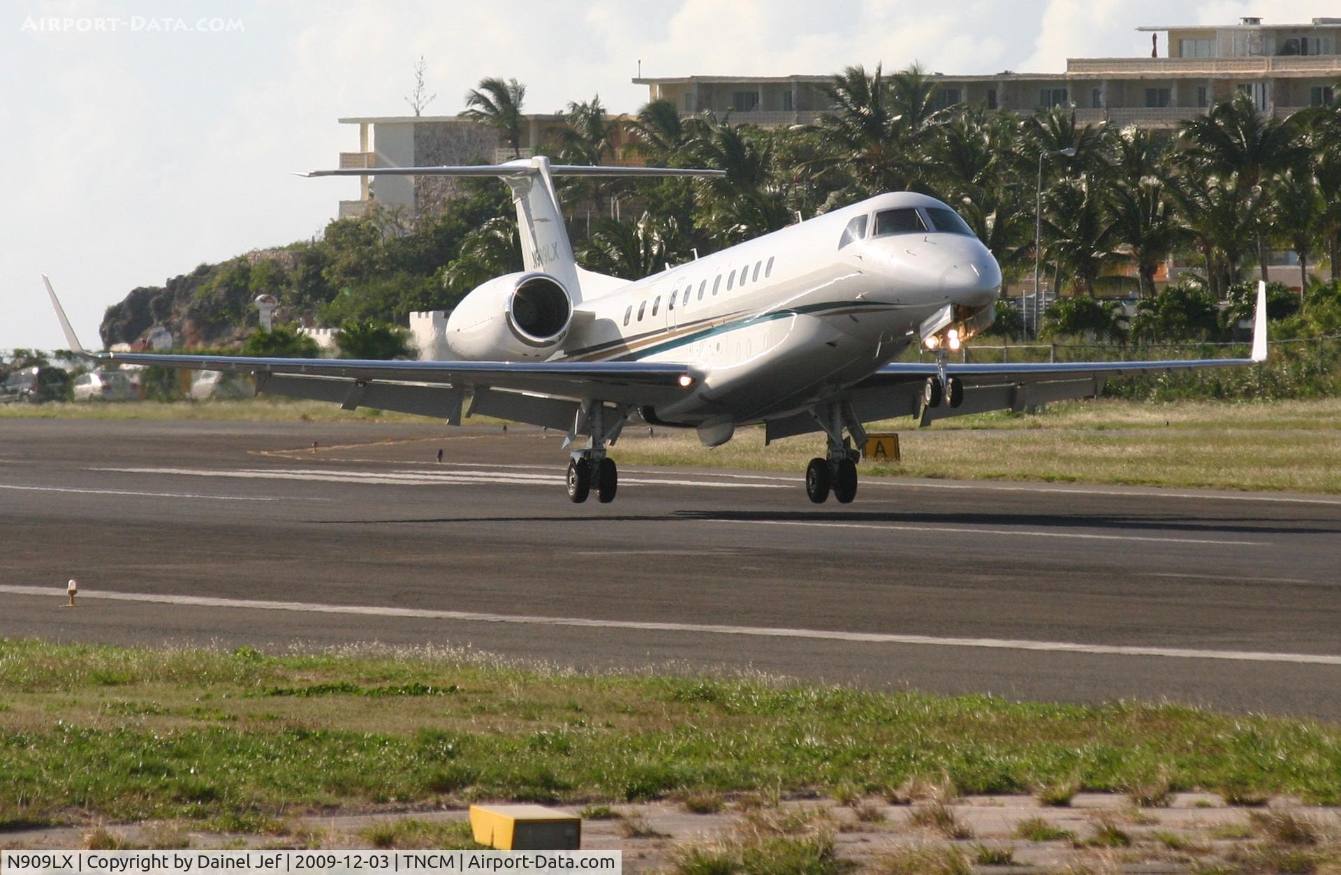 N909LX, 2006 Embraer EMB-135BJ Legacy C/N 14500942, N909LX main landing gear on the runway nose gear still to go