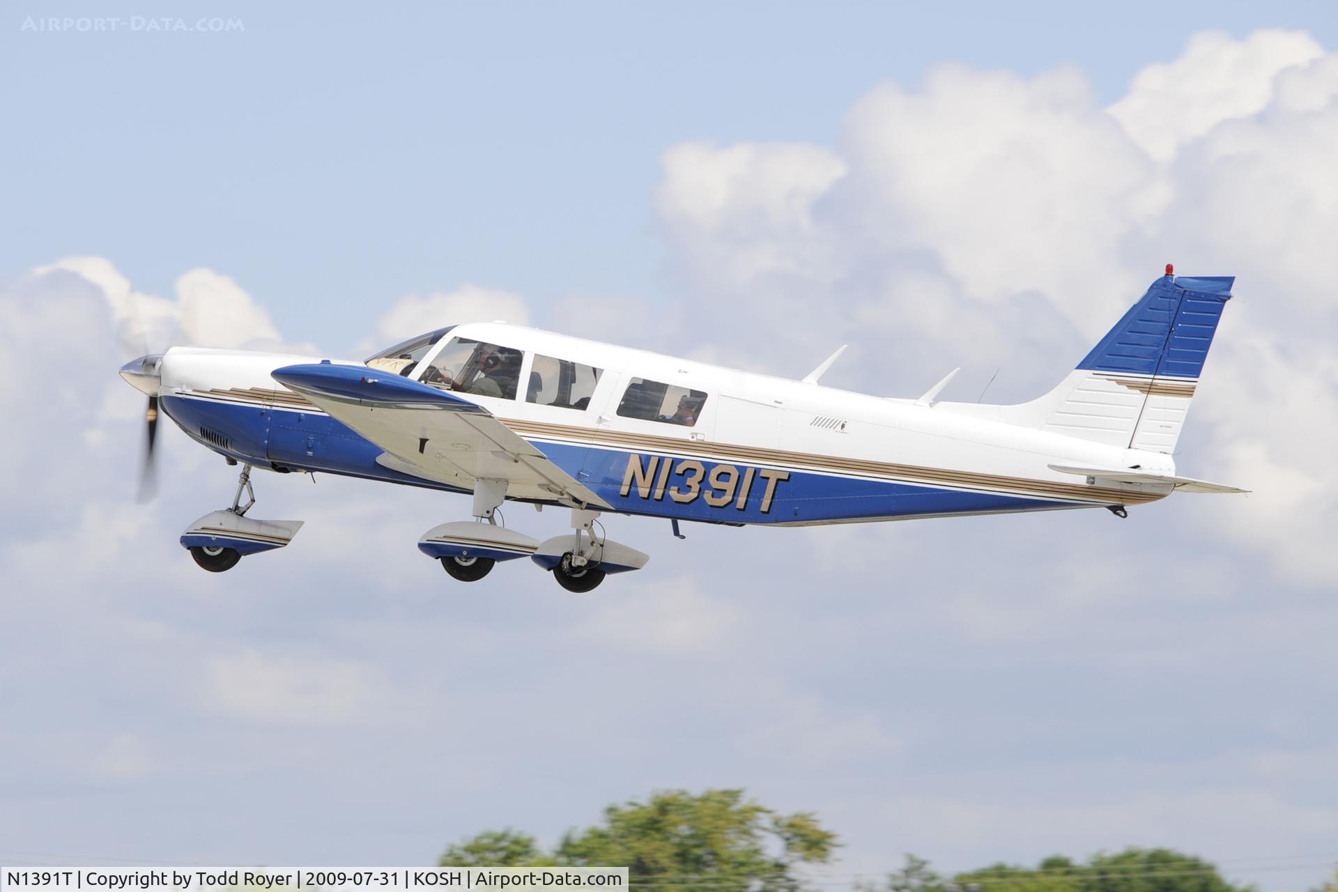 N1391T, 1972 Piper PA-32-300 Cherokee Six Cherokee Six C/N 32-7240117, EAA AIRVENTURE 2009