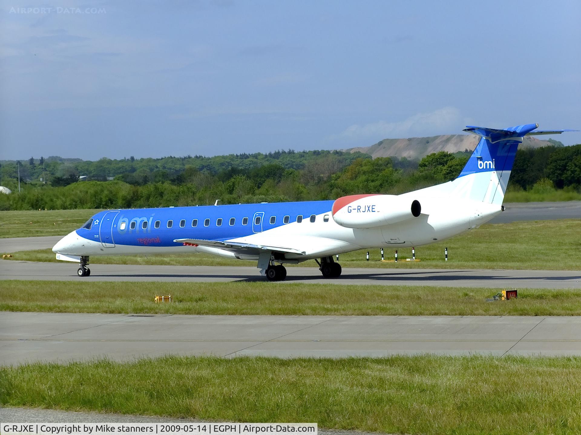 G-RJXE, 2000 Embraer EMB-145EP (ERJ-145EP) C/N 145245, British midland international regional ERJ-145EP Taxiing to runway 06