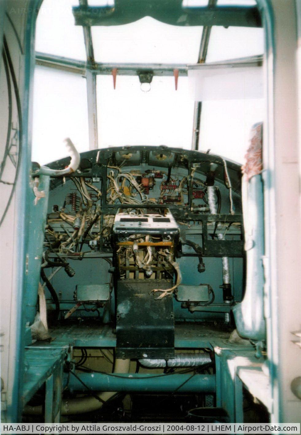 HA-ABJ, 1983 PZL-Mielec An-2SH C/N 1G168-14, Cocpit