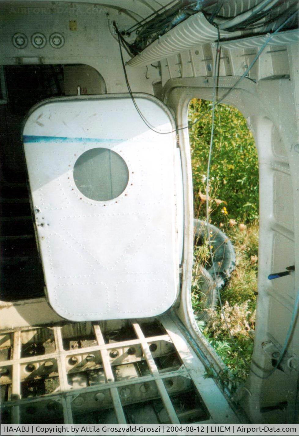 HA-ABJ, 1983 PZL-Mielec An-2SH C/N 1G168-14, The former cabin and the door