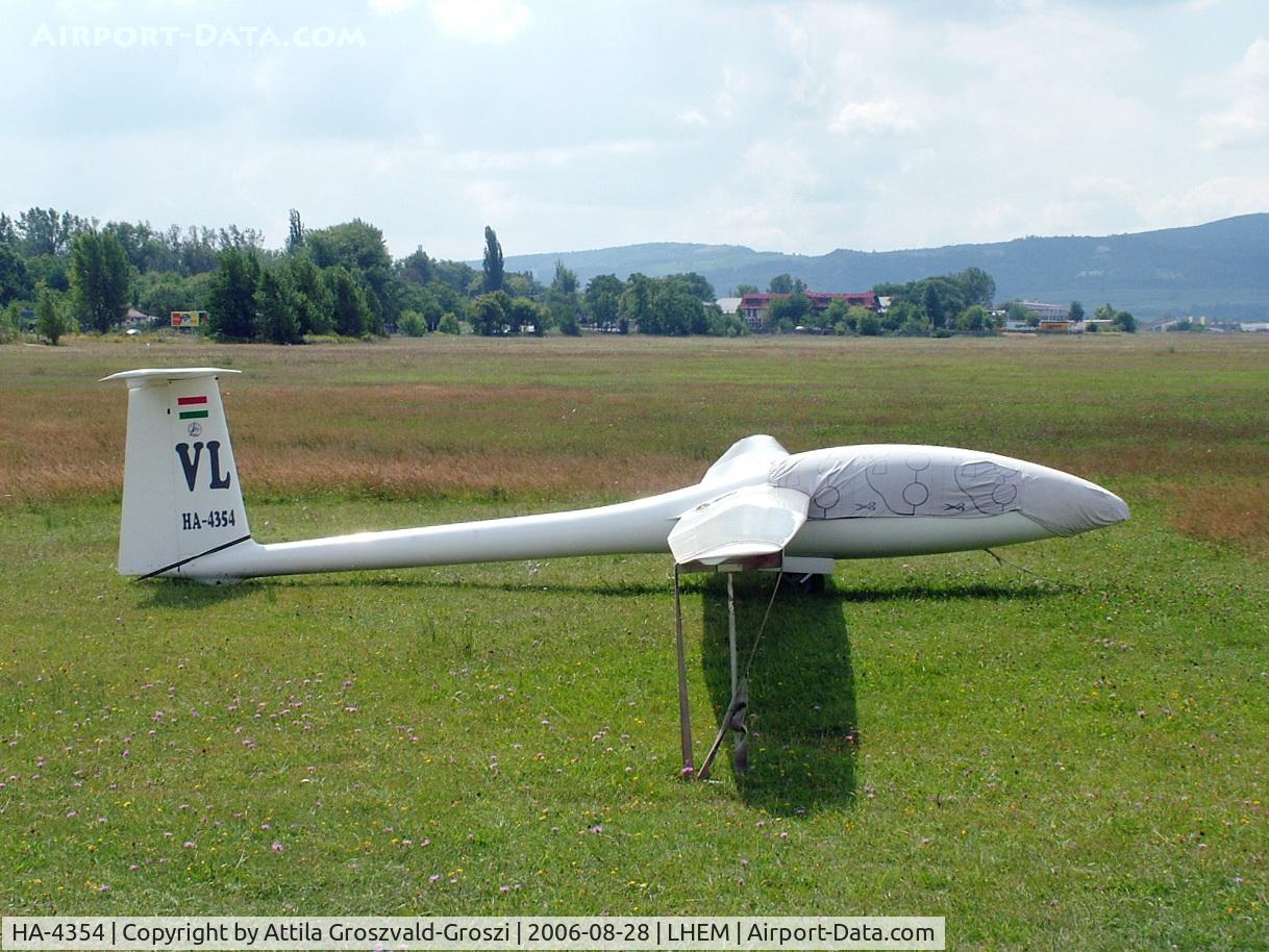 HA-4354, 1975 PZL-Bielsko SZD-38A Jantar 1 C/N B-674, Esztergom Airfield