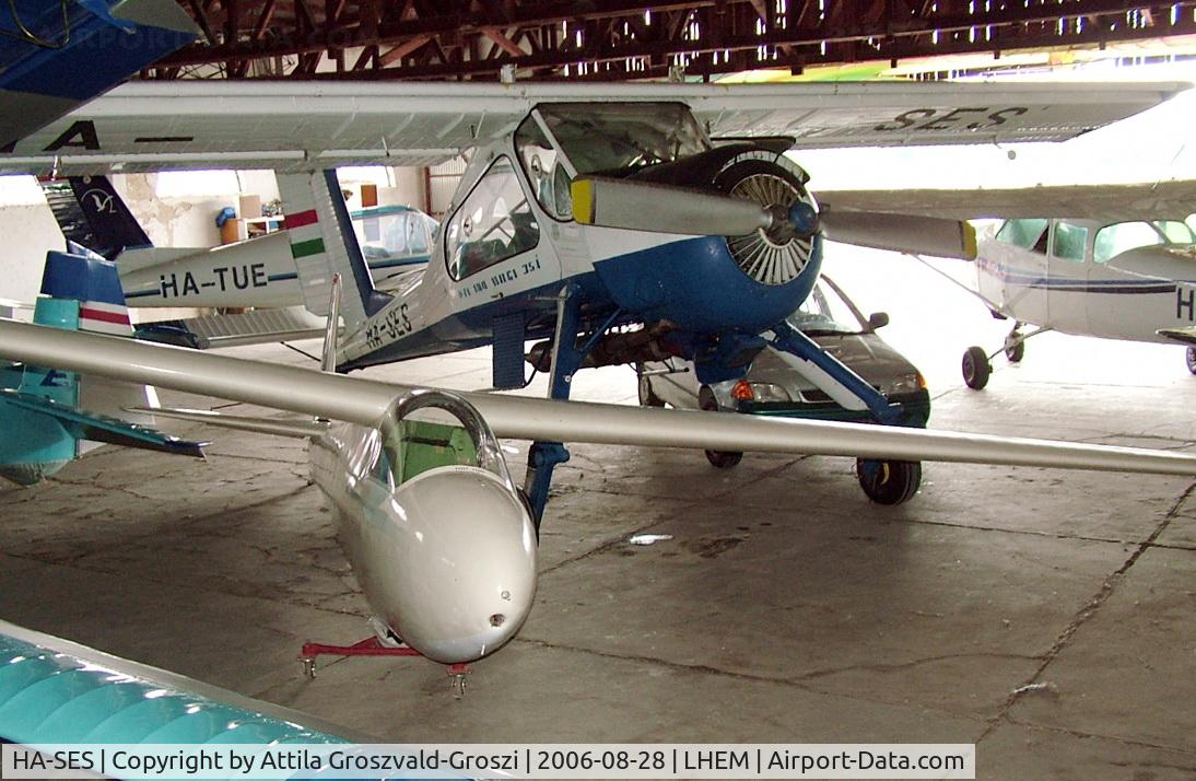 HA-SES, 1989 PZL-Okecie PZL-104 Wilga 35A C/N 20890875, Esztergom Airfield-hangar