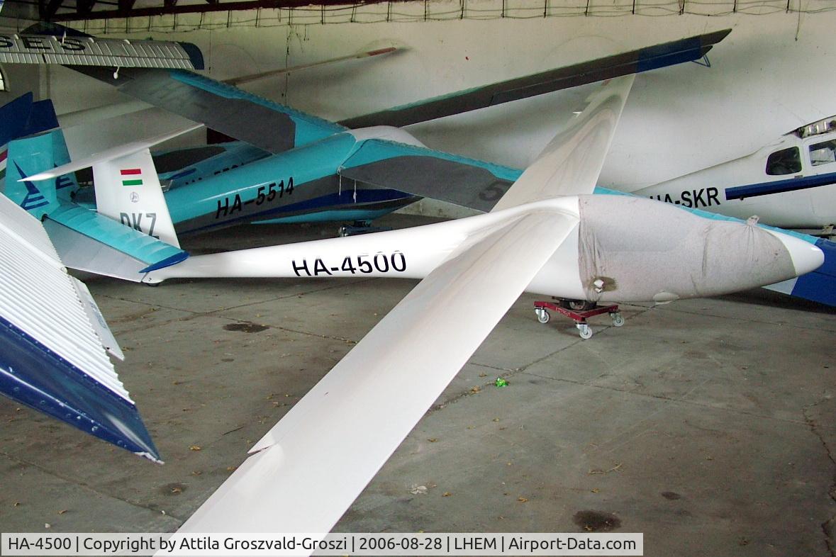 HA-4500, 1975 Glasflugel H-205 Club Libelle C/N 111, Esztergom Airfield-hangar