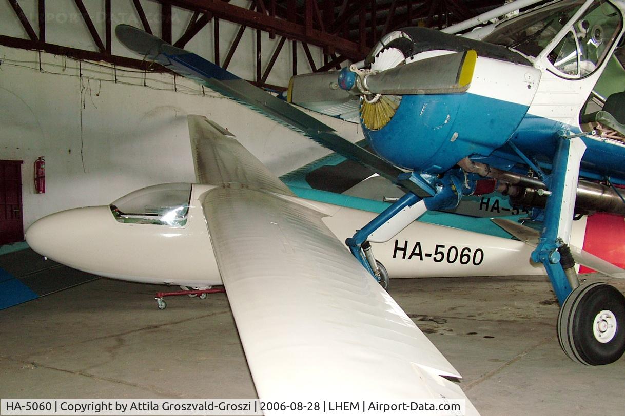 HA-5060, 1965 Schleicher Ka-6CR Rhonsegler C/N 6384, Esztergom Airfield-hangar