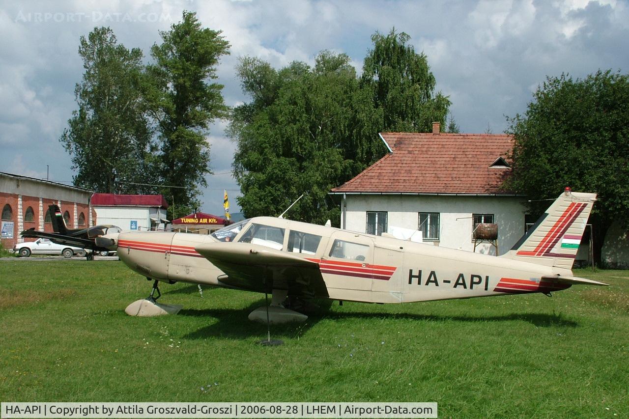 HA-API, 1966 Piper PA-32-300 Cherokee Six Cherokee Six C/N 32-40220, Esztergom Airfield