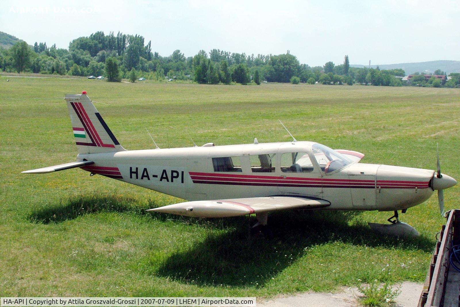 HA-API, 1966 Piper PA-32-300 Cherokee Six Cherokee Six C/N 32-40220, Esztergom Airfield