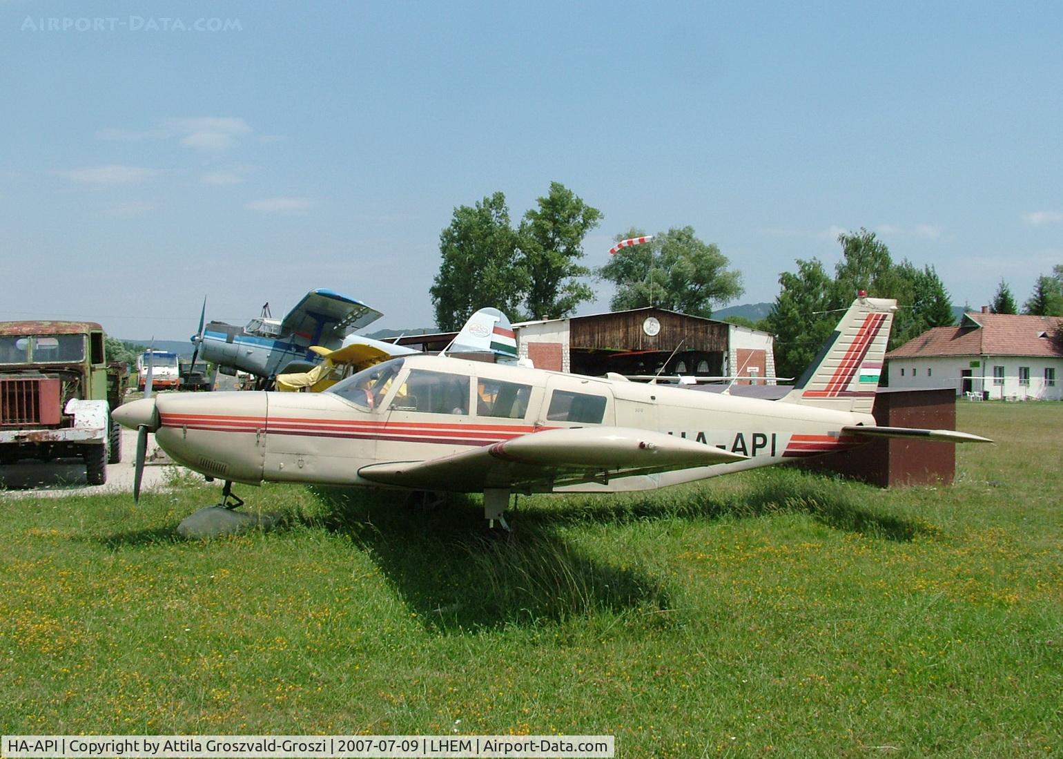 HA-API, 1966 Piper PA-32-300 Cherokee Six Cherokee Six C/N 32-40220, Esztergom Airfield