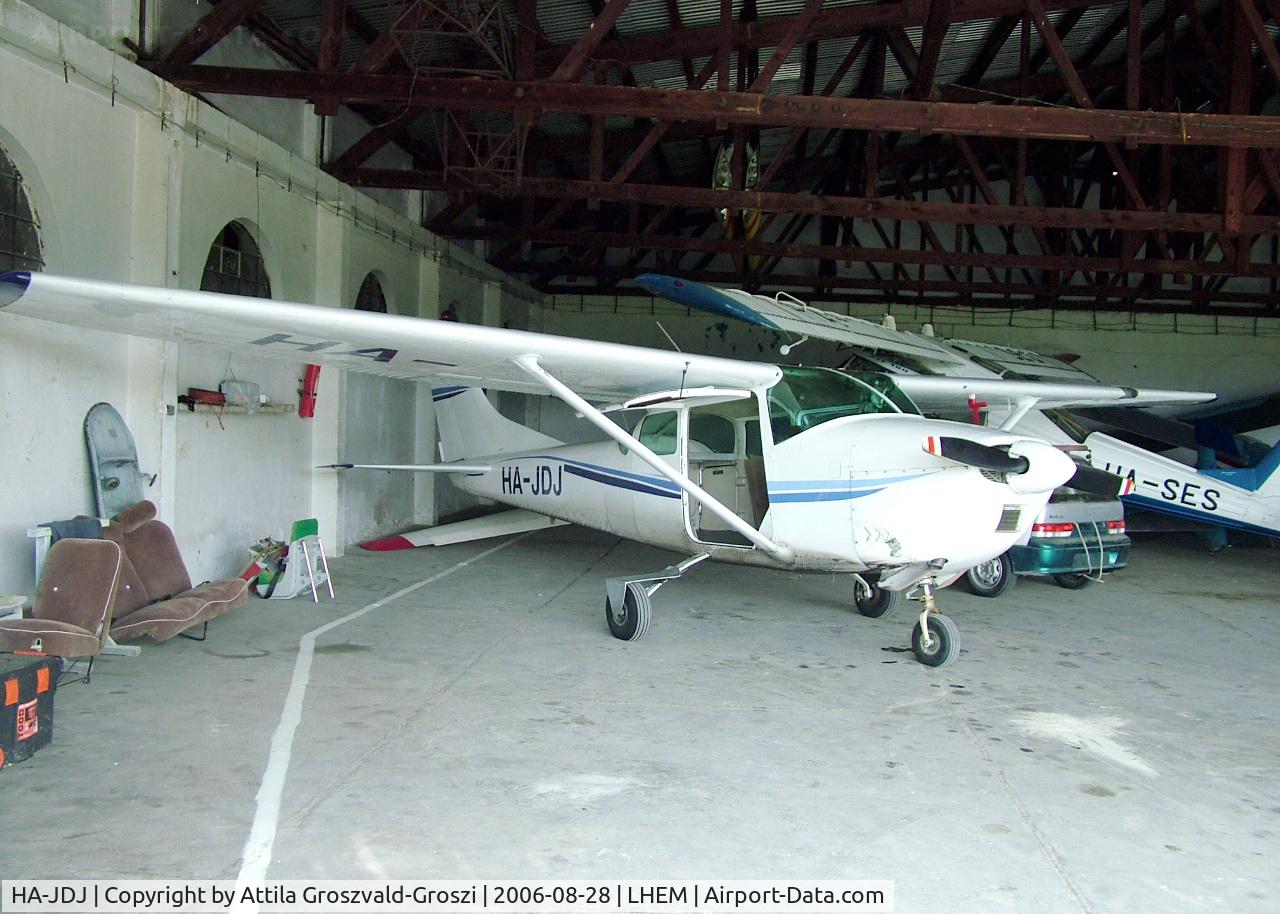 HA-JDJ, 1962 Cessna 182E Skylane Skylane C/N 18254279, Esztergom Airfield-hangar