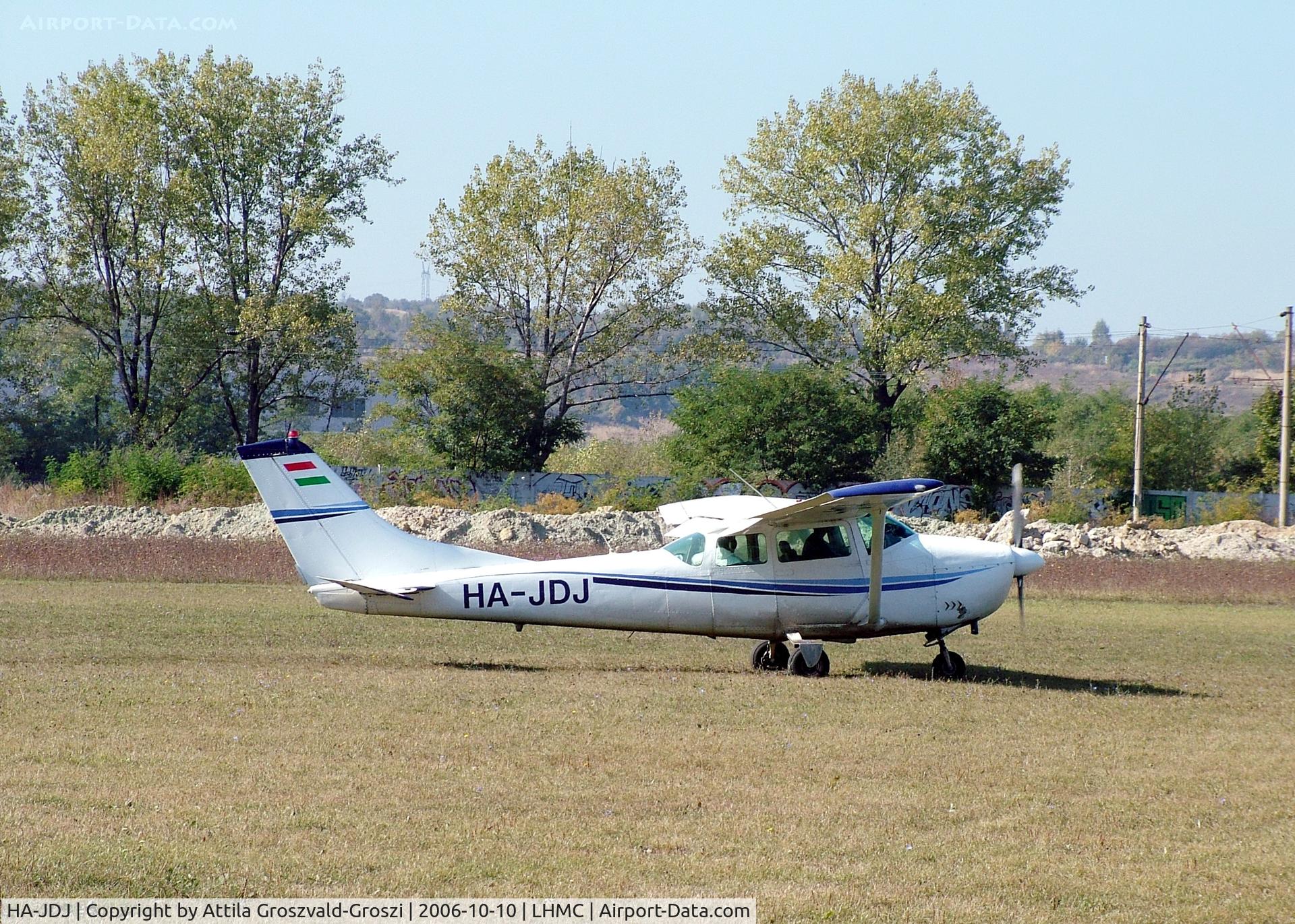 HA-JDJ, 1962 Cessna 182E Skylane Skylane C/N 18254279, Miskolc Airport - Hungary