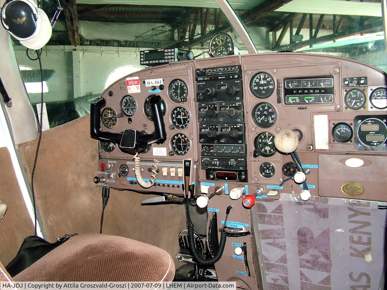 HA-JDJ, 1962 Cessna 182E Skylane Skylane C/N 18254279, Cocpit