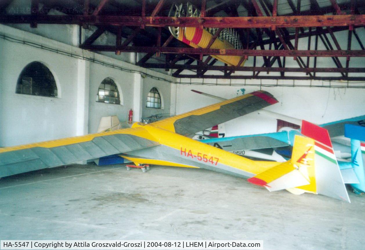 HA-5547, 1989 Rubik R-26SU Góbé 82 C/N AA800064, Esztergom Airfield-hangar