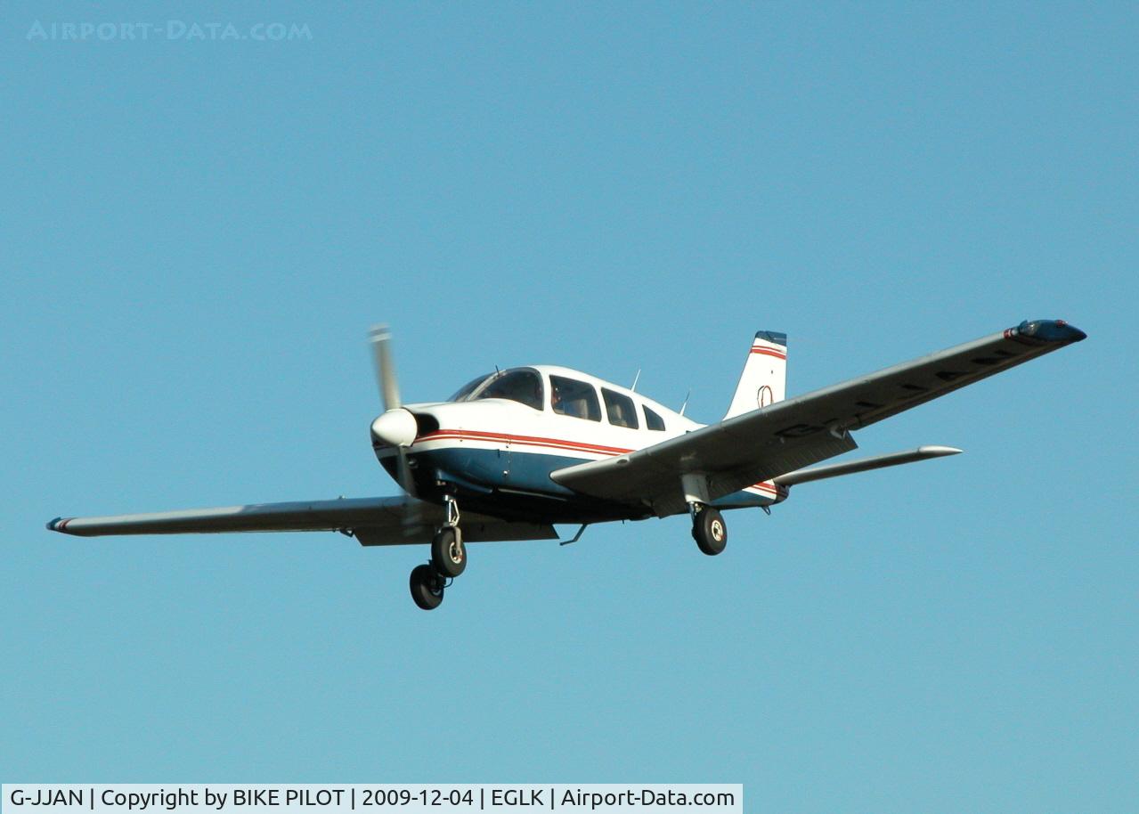 G-JJAN, 1986 Piper PA-28-181 Cherokee Archer II C/N 28-90007, FINALS FOR RWY 25