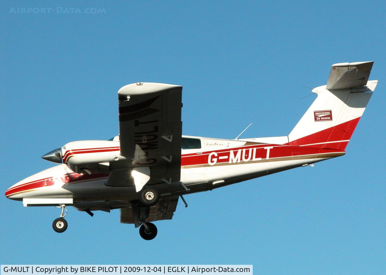 G-MULT, 1981 Beech 76 Duchess C/N ME-396, LIMA TANGO CIRCUIT BASHING RWY 25