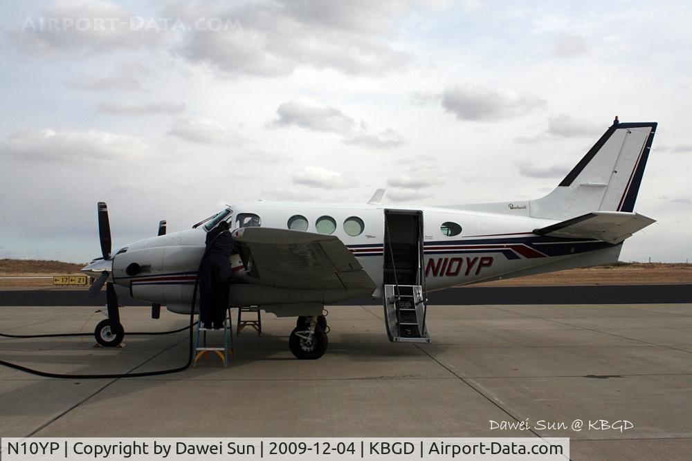 N10YP, 1967 Beech 65-A90 King Air C/N LJ-265, refuel @ KBGD