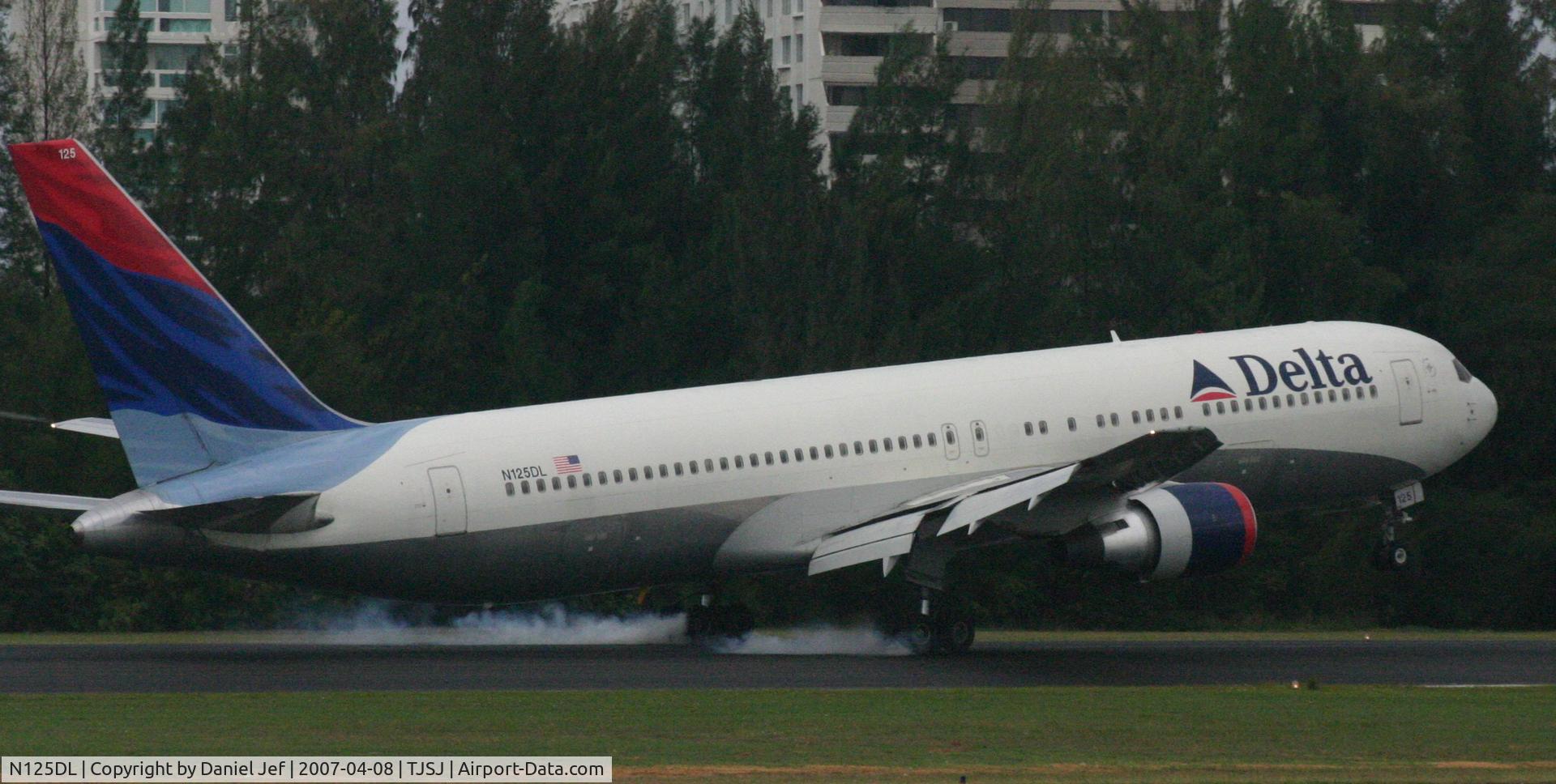 N125DL, 1988 Boeing 767-332 C/N 24075, Delta main landing gear on the ground