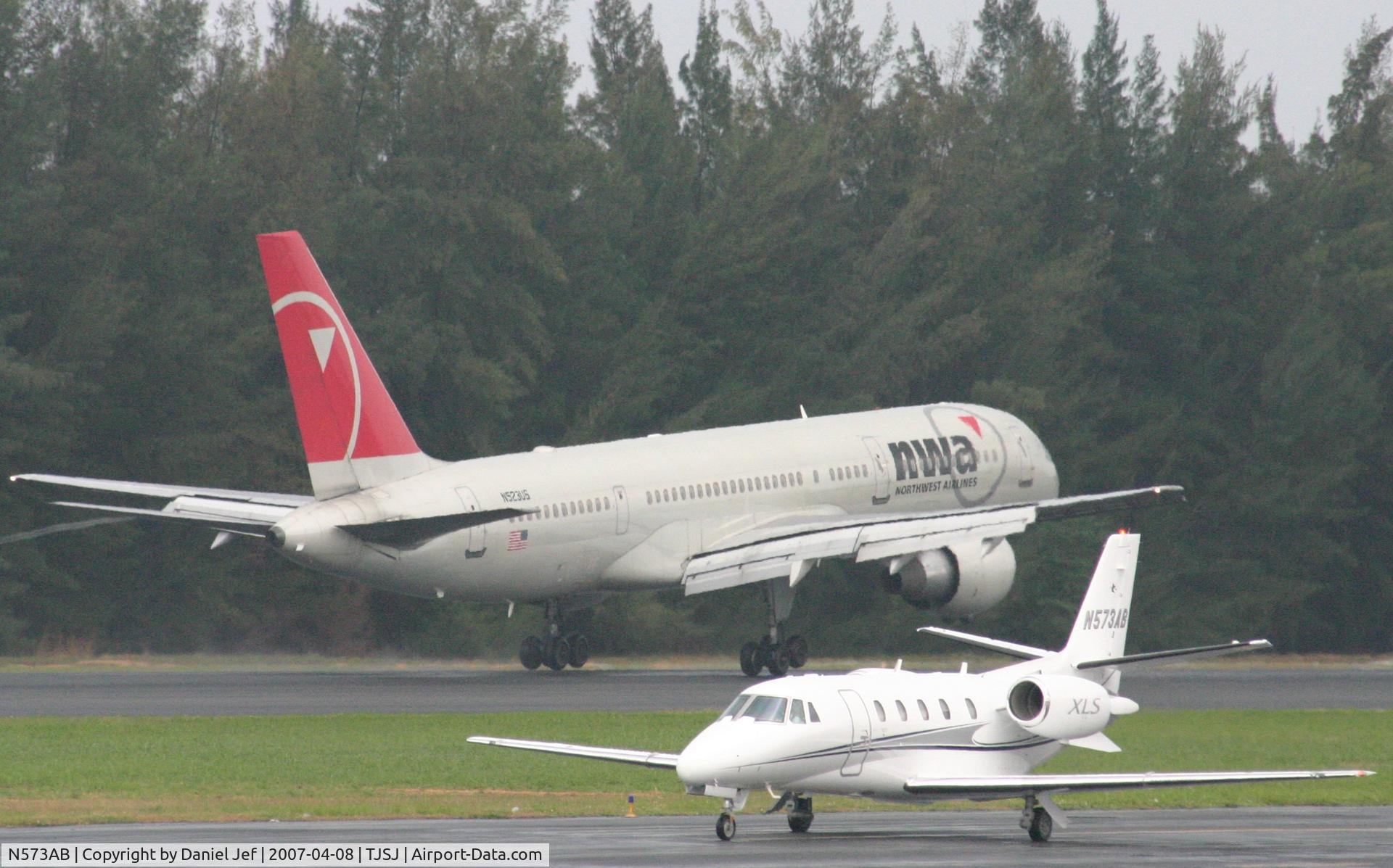 N573AB, 2006 Cessna 560XL C/N 560-5635, N573AB taxing to the holding point while NWA is landing in the back ground