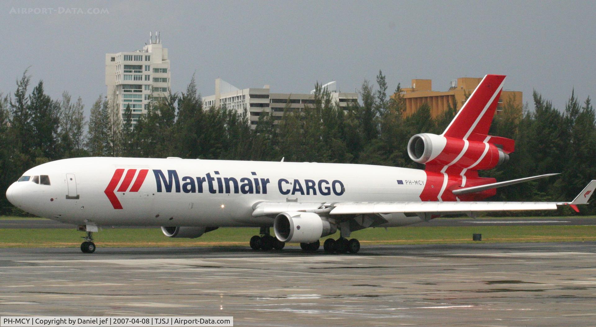 PH-MCY, 1991 McDonnell Douglas MD-11F C/N 48445, Martinair CARGO taxing to the active runway for take off