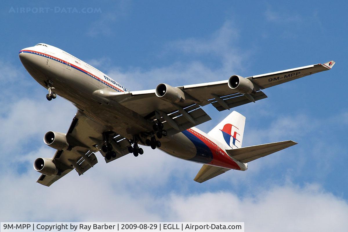 9M-MPP, 2002 Boeing 747-4H6 C/N 29900, Boeing 747-4H6 [29900] (Malaysia Airlines) Home~G 29/08/2009. Seen on approach 27R.
