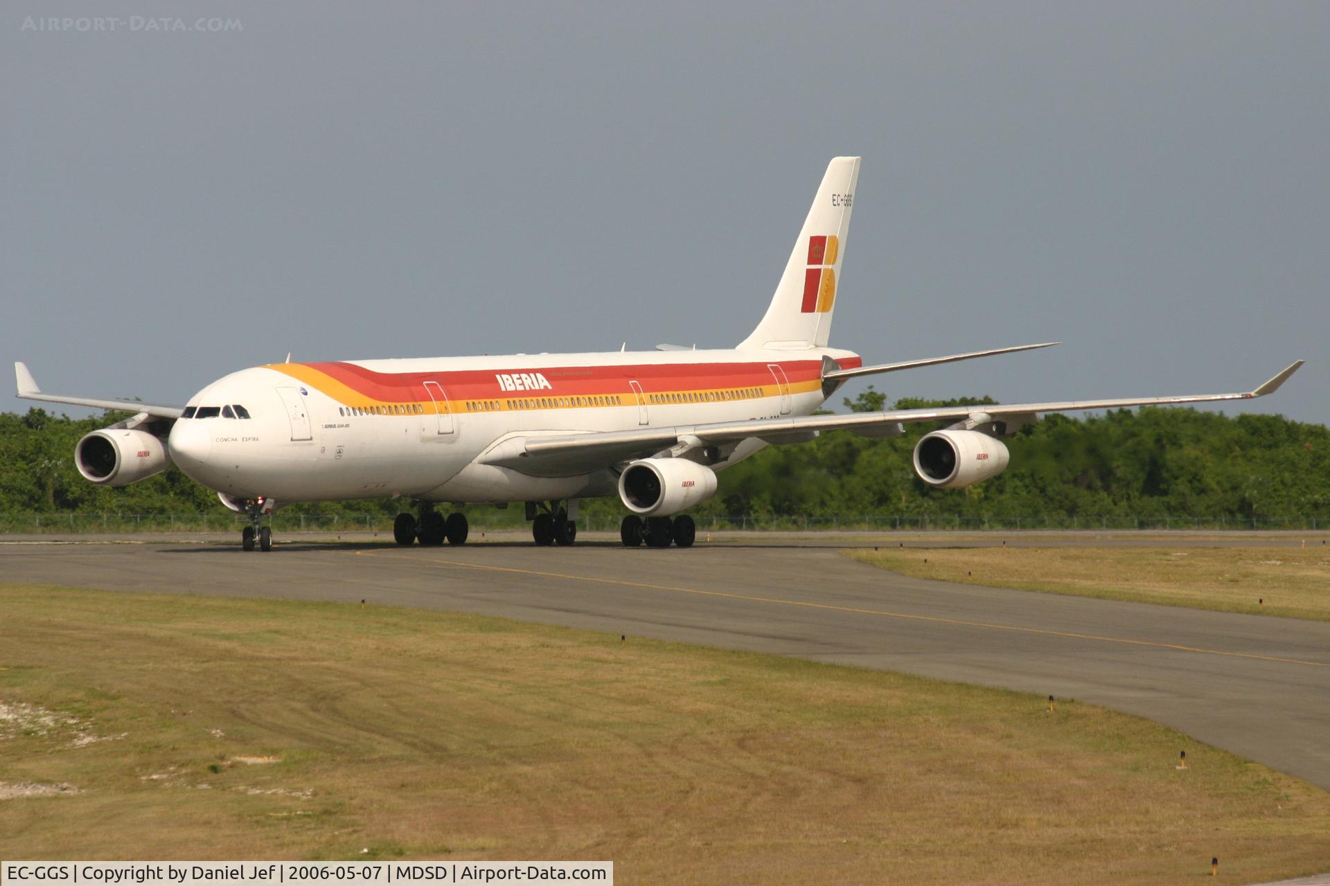 EC-GGS, 1996 Airbus A340-313 C/N 125, Iberia A340-313 taxing from the active runway on to the ramp