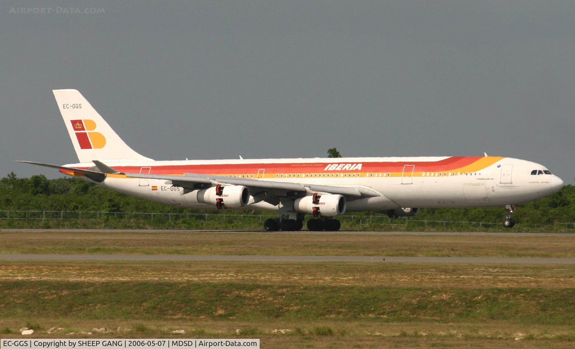 EC-GGS, 1996 Airbus A340-313 C/N 125, Iberia Airbus 340-313 main landin gear down at MDSD