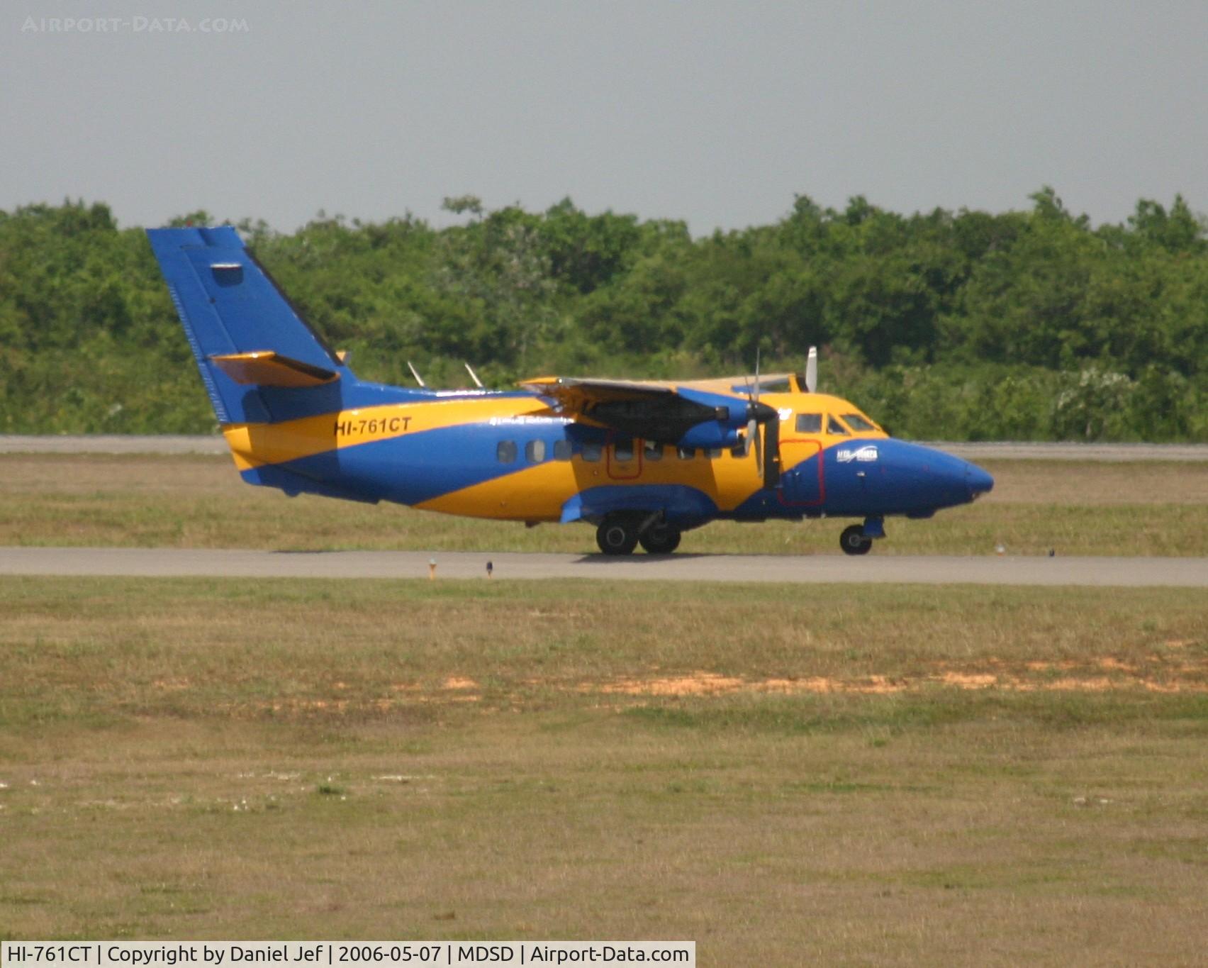 HI-761CT, 1987 Let L-410UVP-E Turbolet C/N 871938, HI-761CT taxing on the taxi way to parking