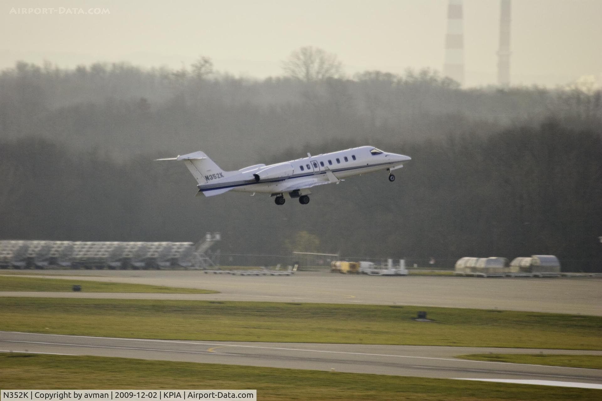 N352K, Learjet Inc 45 C/N 215, N352K breaks ground