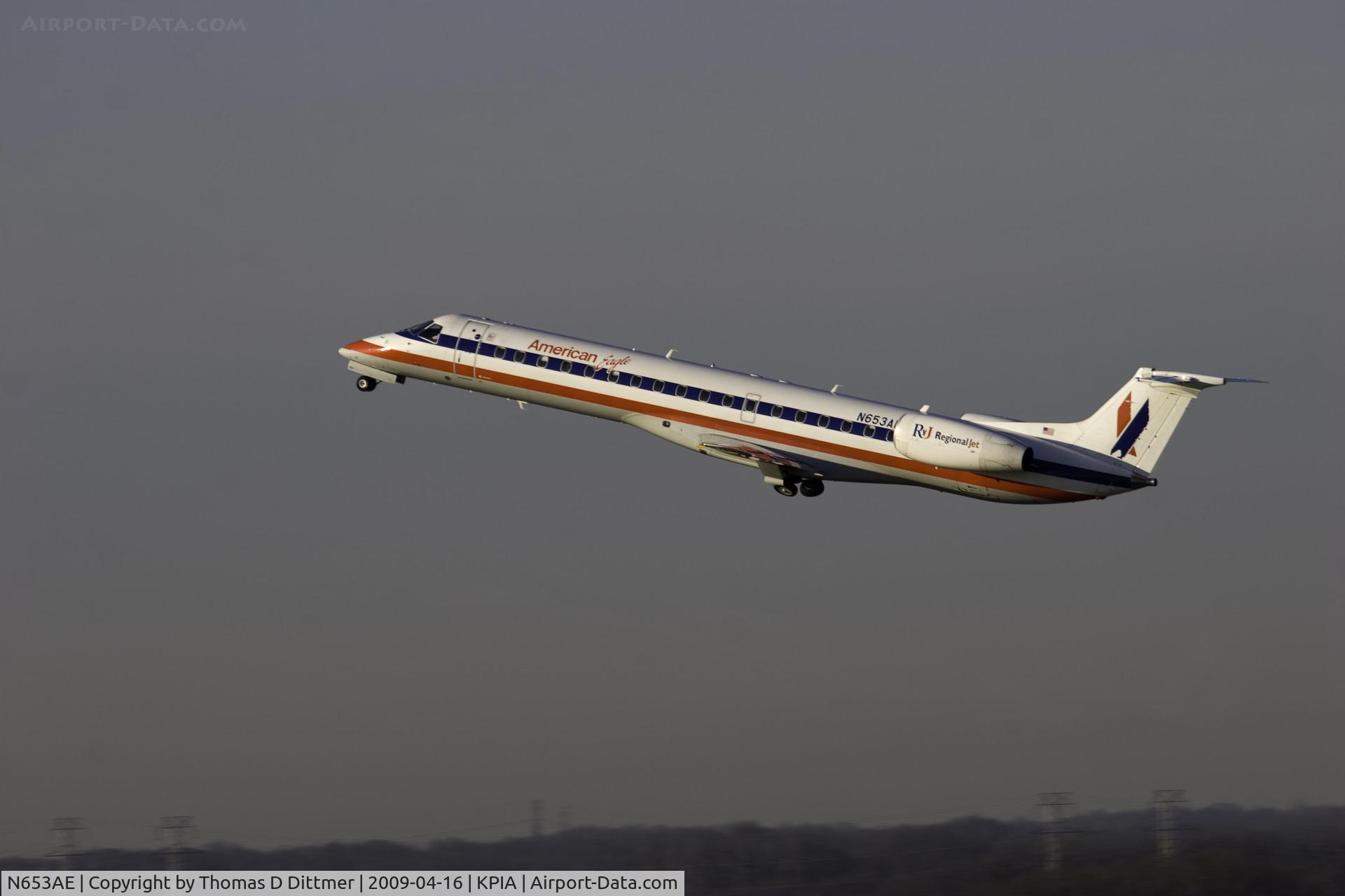 N653AE, 2001 Embraer ERJ-145LR (EMB-145LR) C/N 145433, American Eagle (N653AE) departing Peoria Illinois