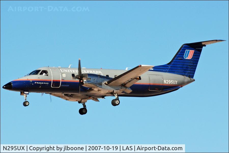N295UX, 1995 Embraer EMB-120ER Brasilia C/N 120.295, N295UX landing at Las Vegas, NV